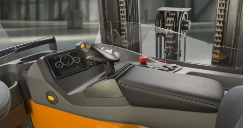 reach-trucks_FM-4W_armrest