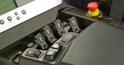 reach-trucks_FM-X-SE_control-fingertip